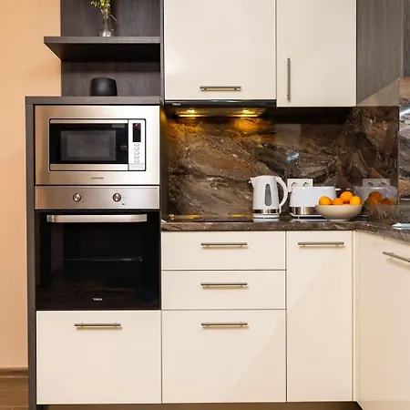 Warm And Spacious 1br - Brownie *
