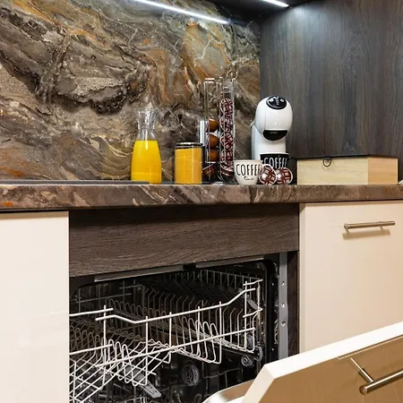 Warm And Spacious 1br - Brownie Apartment *