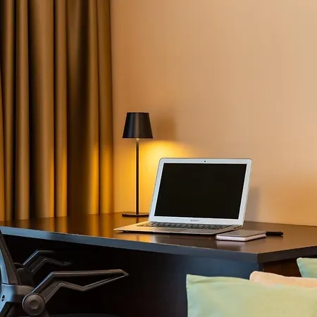 Warm And Spacious 1br - Brownie Apartment *