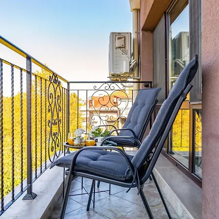 Warm And Spacious 1br - Brownie *