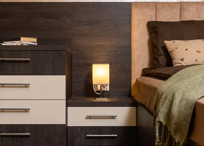 Warm And Spacious 1br - Brownie 플로브디프