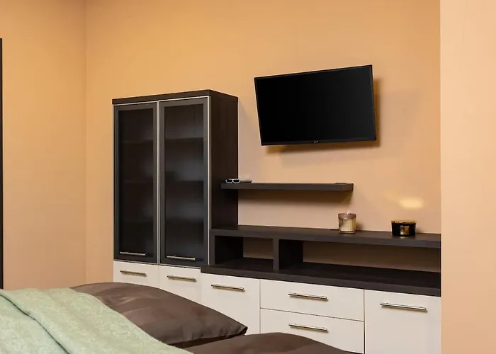 Warm And Spacious 1br - Brownie