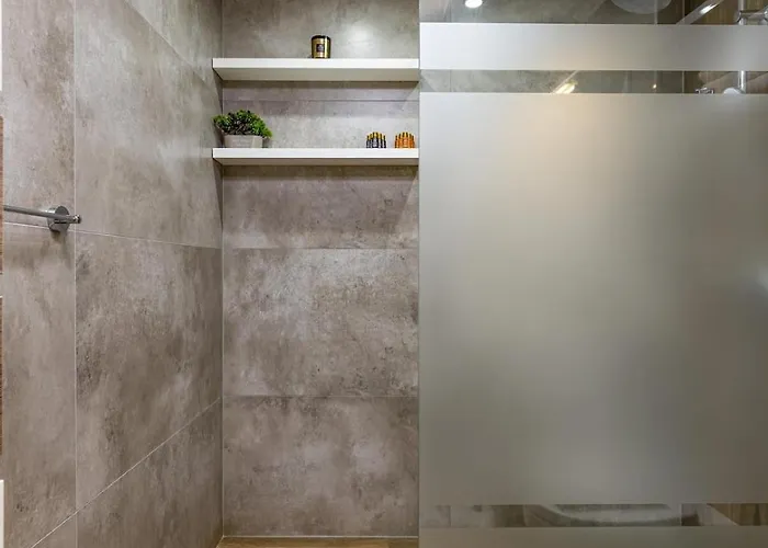 Warm And Spacious 1br - Brownie *