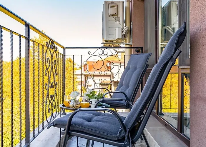 Warm And Spacious 1br - Brownie *