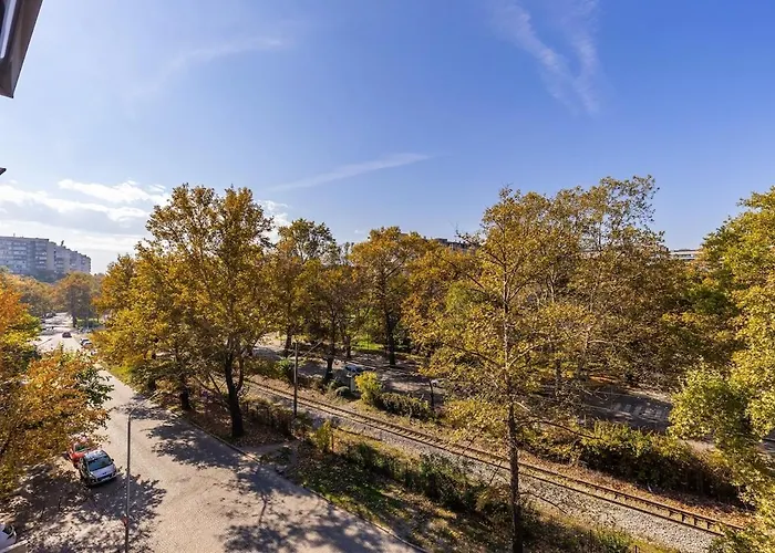 Warm And Spacious 1br - Brownie